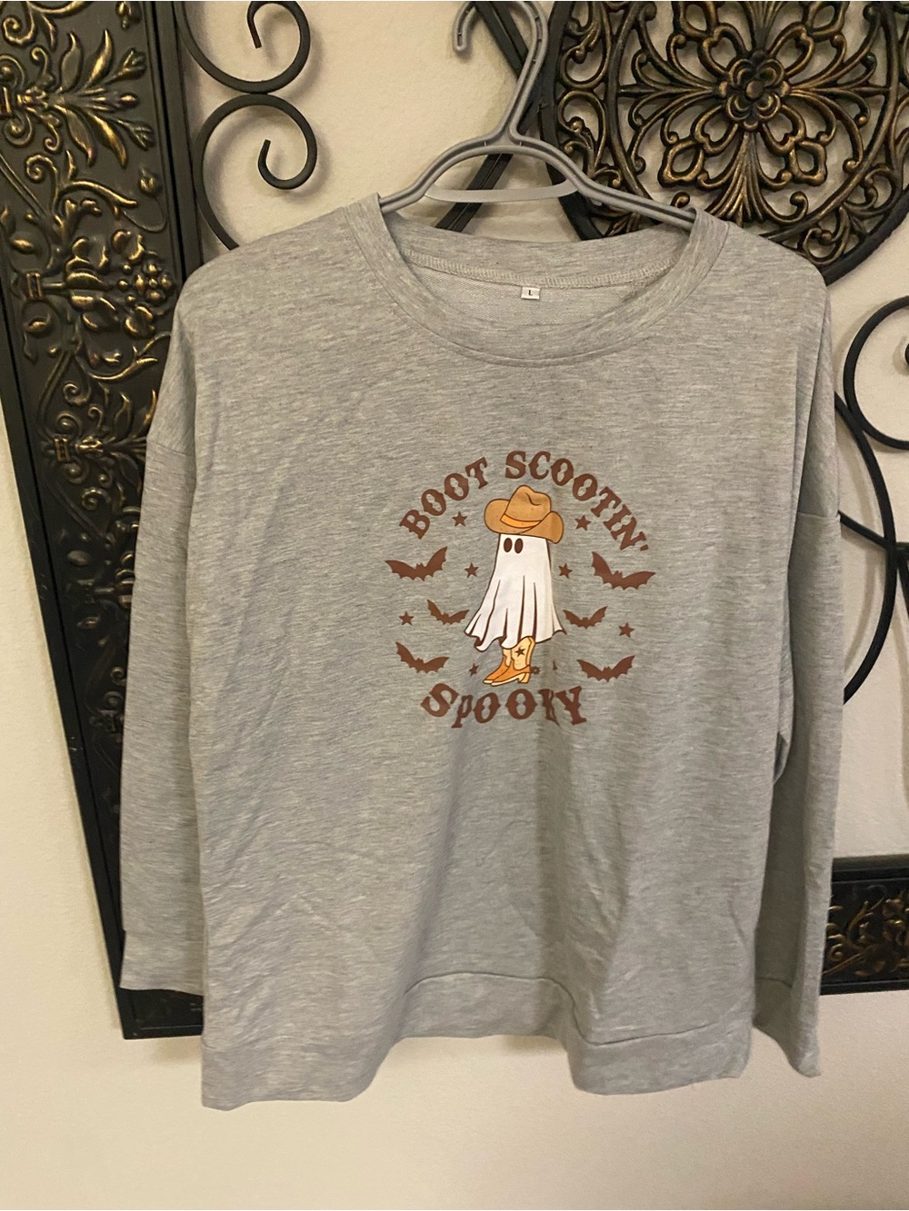 New Women "Boot Scootin' Spoopy" Gray Graphic Long-Sleeve Shirt